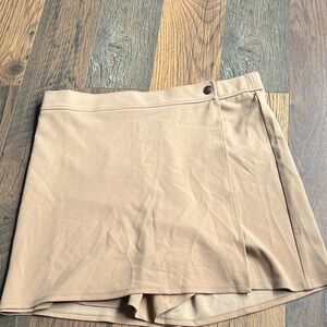 Kate and Mallory size 1XL beige skort